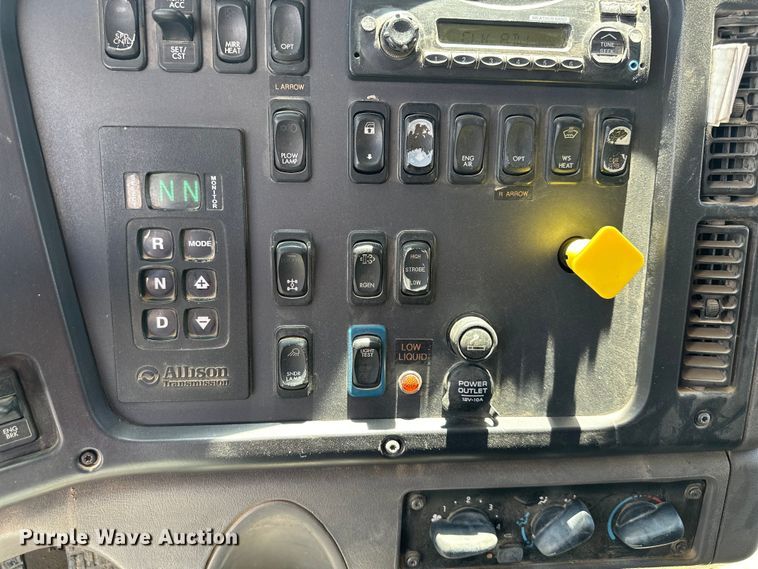 image for item EJ7000 2014 Freightliner  108SD dump truck