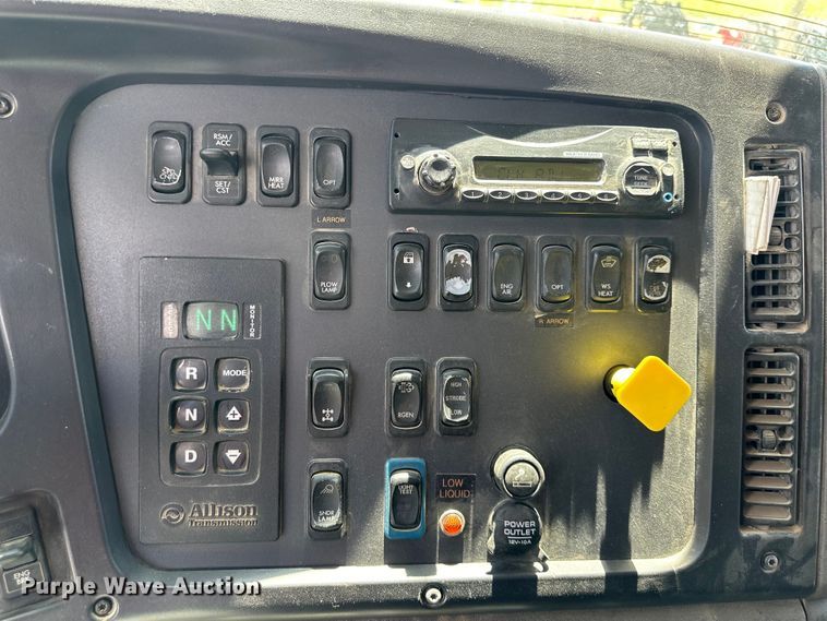 image for item EJ7000 2014 Freightliner  108SD dump truck