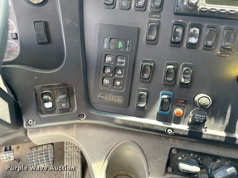 image for item EJ7000 2014 Freightliner  108SD dump truck