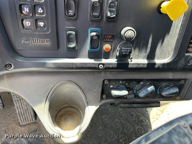 image for item EJ7000 2014 Freightliner  108SD dump truck