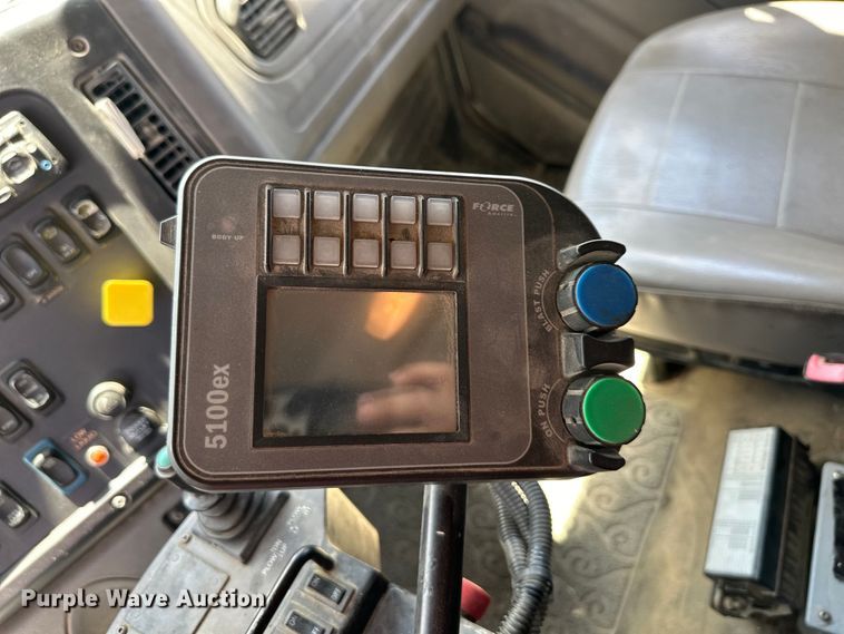 image for item EJ7000 2014 Freightliner  108SD dump truck