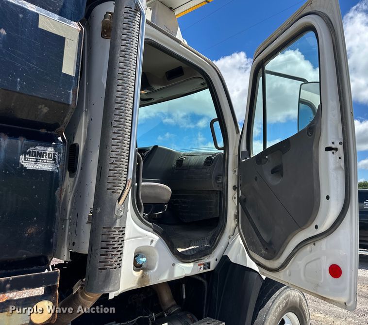 image for item EJ7000 2014 Freightliner  108SD dump truck