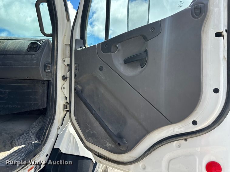 image for item EJ7000 2014 Freightliner  108SD dump truck