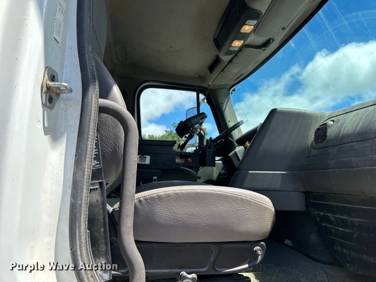 image for item EJ7000 2014 Freightliner  108SD dump truck