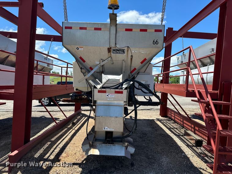 image for item EJ7000 2014 Freightliner  108SD dump truck