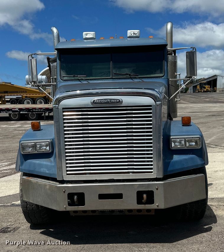 image for item EJ7001 2005 Freightliner FLD roll-off container truck