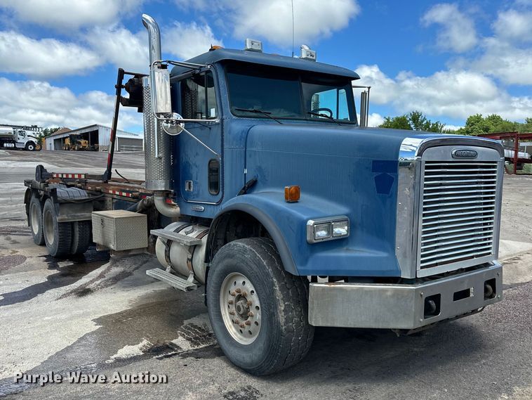 image for item EJ7001 2005 Freightliner FLD roll-off container truck