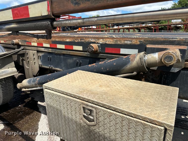 image for item EJ7001 2005 Freightliner FLD roll-off container truck