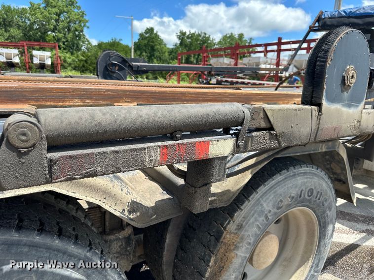 image for item EJ7001 2005 Freightliner FLD roll-off container truck