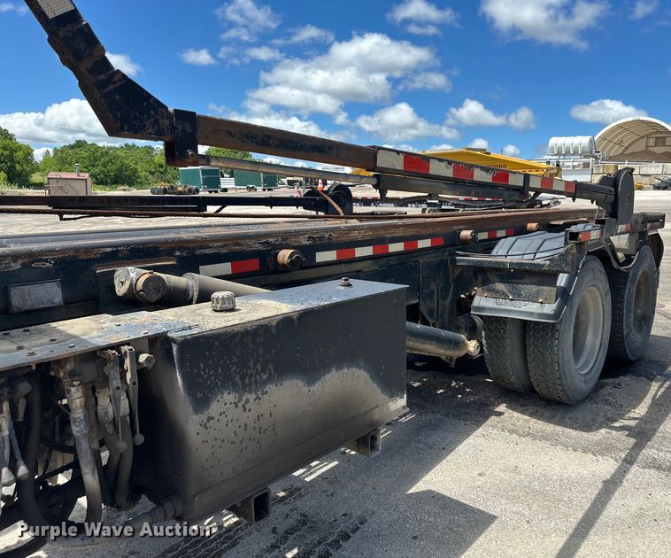 image for item EJ7001 2005 Freightliner FLD roll-off container truck