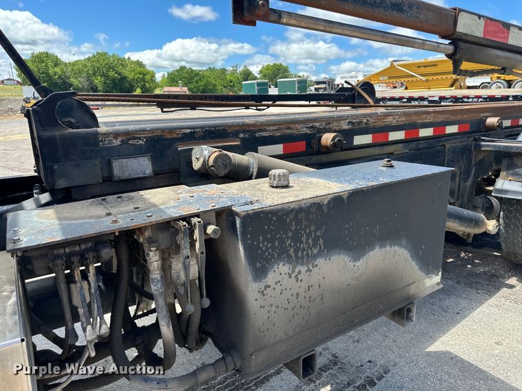 image for item EJ7001 2005 Freightliner FLD roll-off container truck