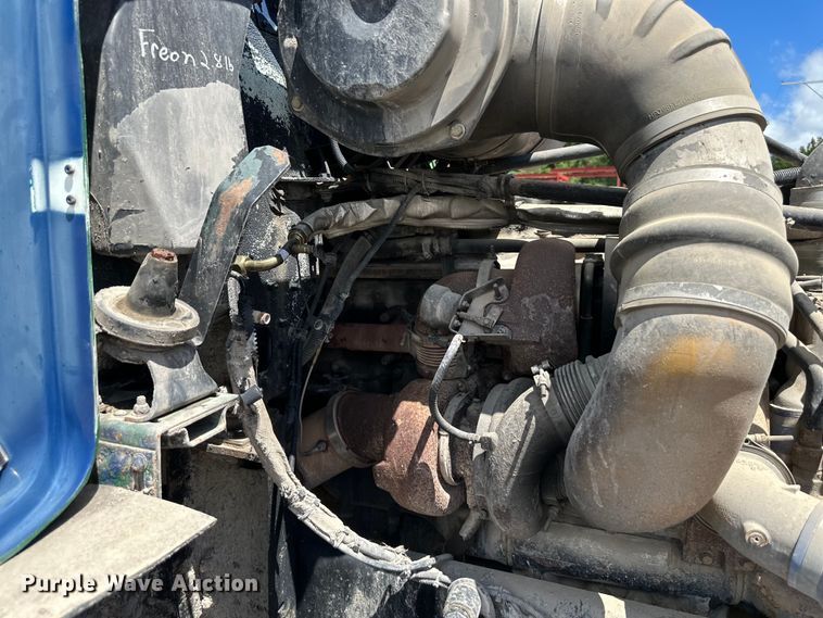 image for item EJ7001 2005 Freightliner FLD roll-off container truck