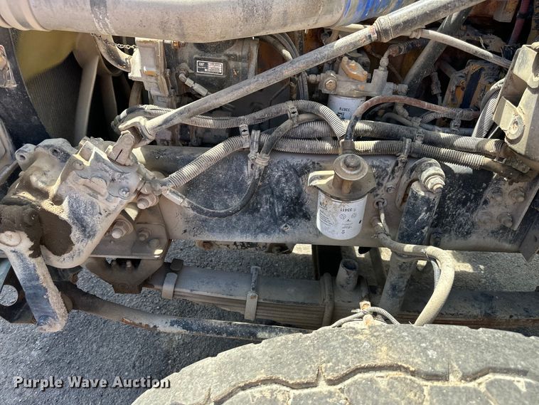 image for item EJ7001 2005 Freightliner FLD roll-off container truck