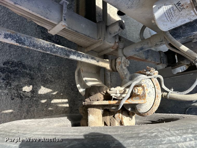 image for item EJ7001 2005 Freightliner FLD roll-off container truck