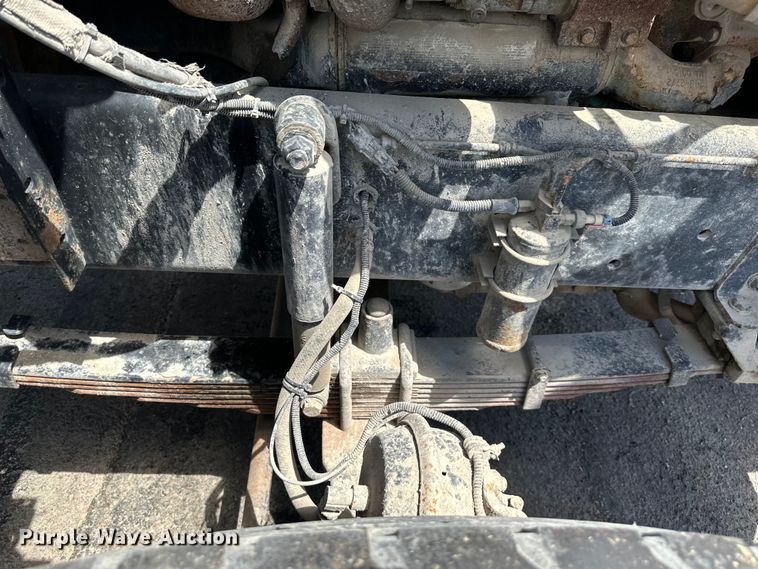 image for item EJ7001 2005 Freightliner FLD roll-off container truck