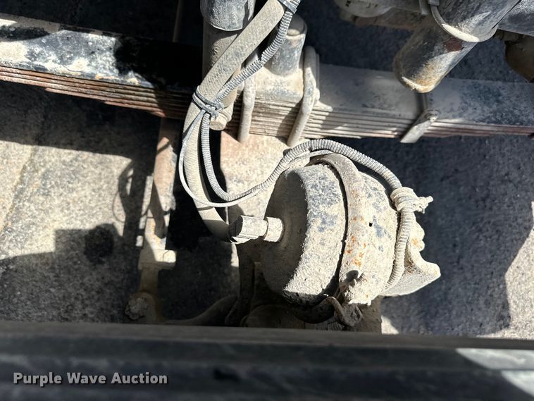 image for item EJ7001 2005 Freightliner FLD roll-off container truck