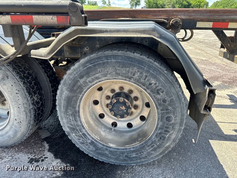 image for item EJ7001 2005 Freightliner FLD roll-off container truck