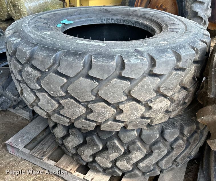 image for item EJ7004 (2) 17.5R25 tires