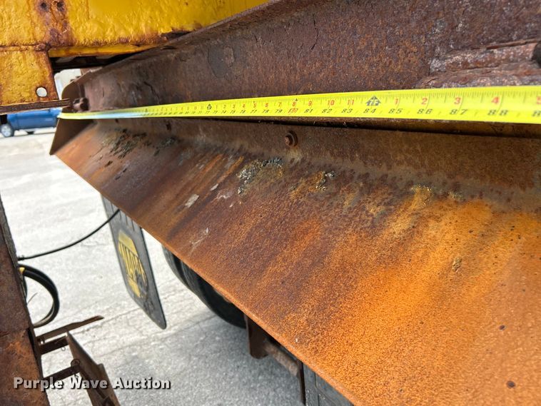 image for item EK4851 2005 Chevrolet  C8500 dump truck