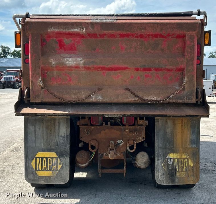 image for item EK4852 2005 Chevrolet  C8500 dump truck