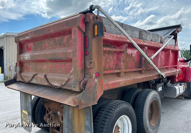 image for item EK4852 2005 Chevrolet  C8500 dump truck