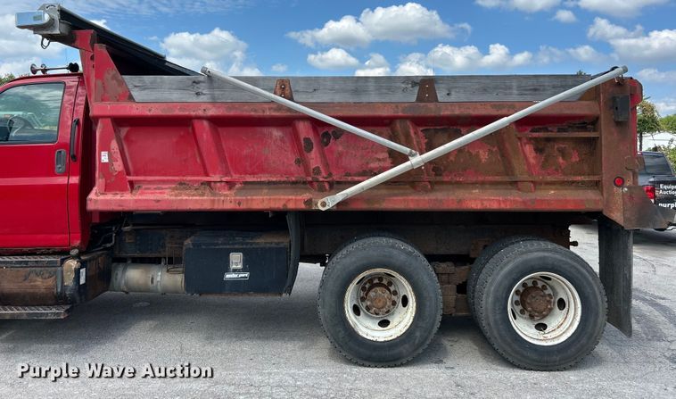 image for item EK4852 2005 Chevrolet  C8500 dump truck