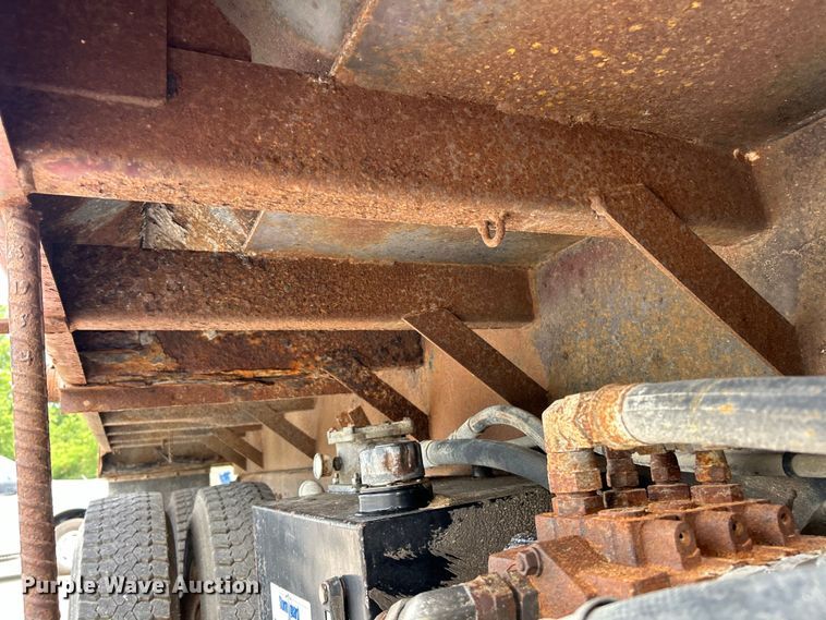 image for item EK4852 2005 Chevrolet  C8500 dump truck