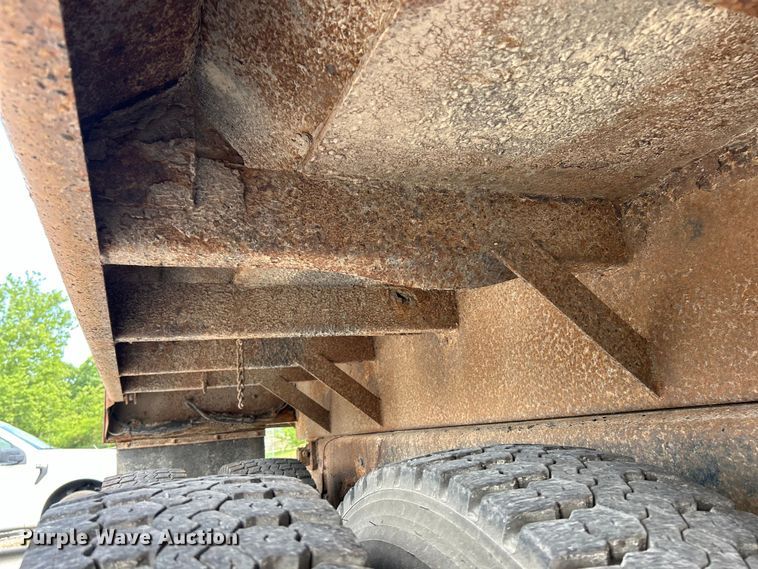 image for item EK4852 2005 Chevrolet  C8500 dump truck