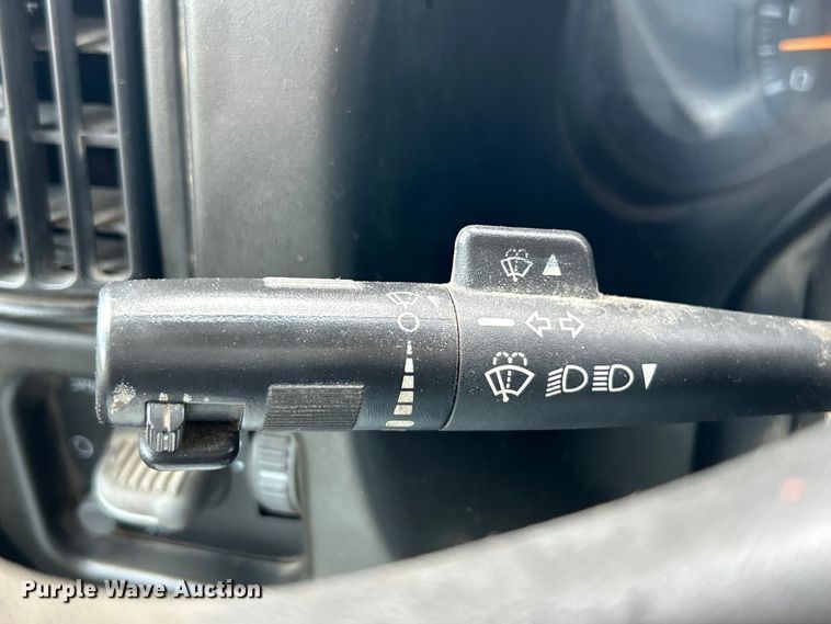 image for item EK4852 2005 Chevrolet  C8500 dump truck