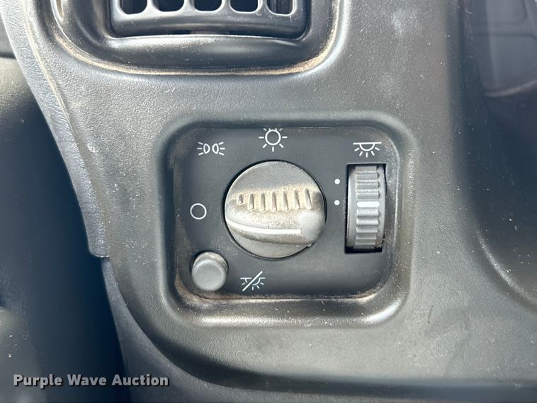 image for item EK4852 2005 Chevrolet  C8500 dump truck