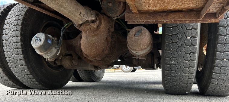 image for item EK4852 2005 Chevrolet  C8500 dump truck