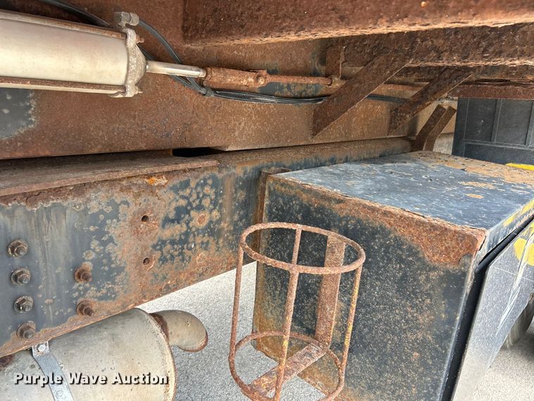 image for item EK4852 2005 Chevrolet  C8500 dump truck