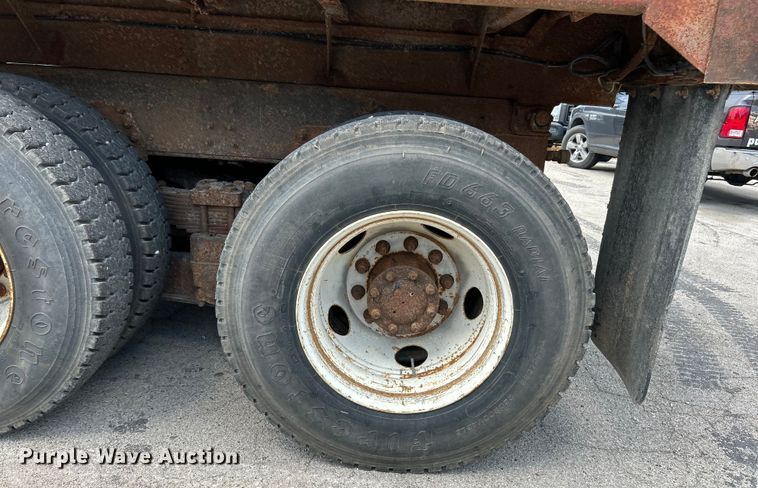 image for item EK4852 2005 Chevrolet  C8500 dump truck