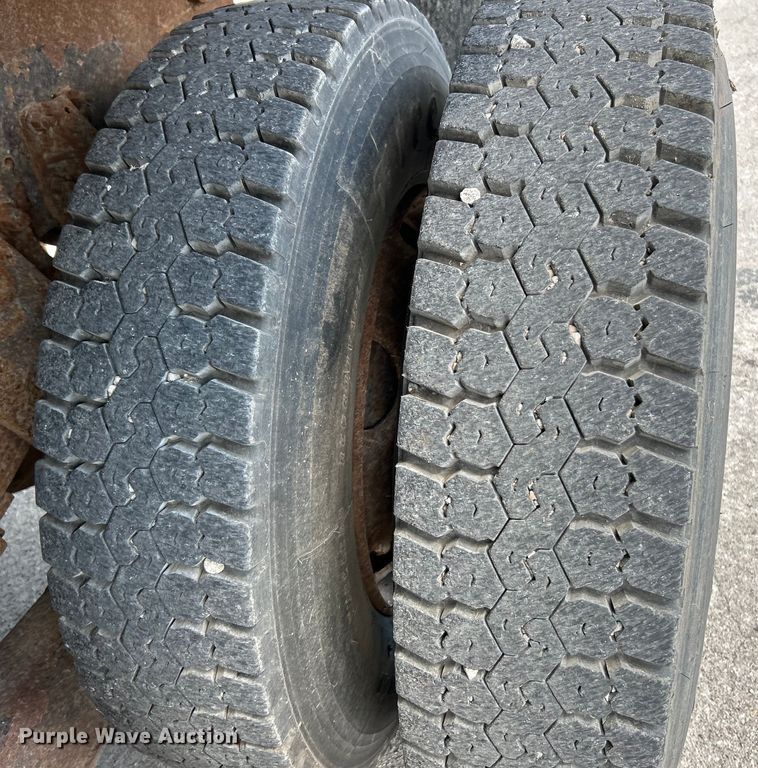 image for item EK4852 2005 Chevrolet  C8500 dump truck