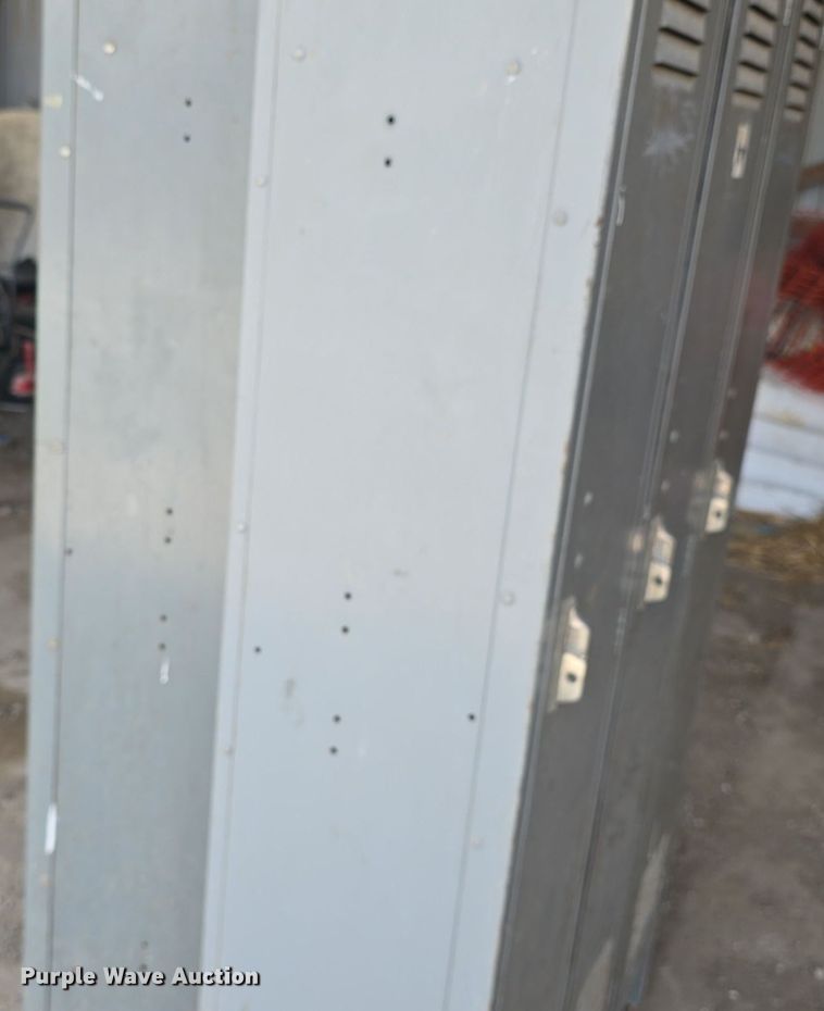 image for item EK6194 (2) locker sections