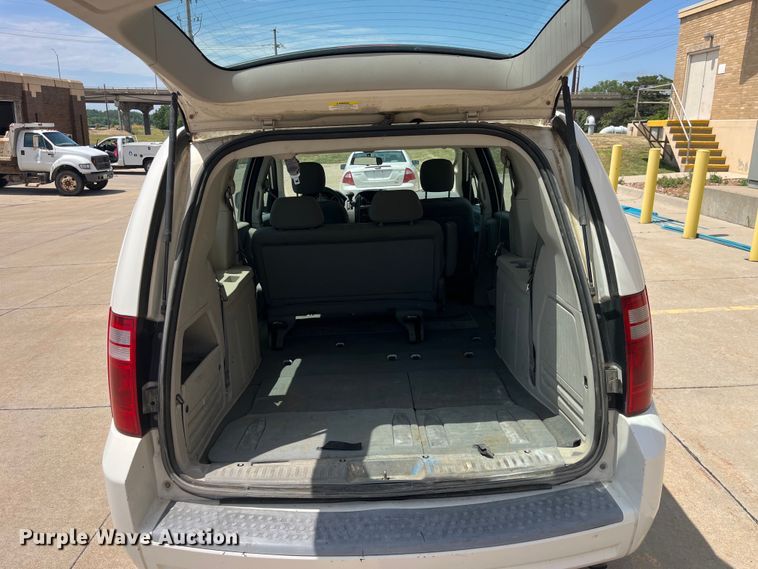 image for item EK8747 2008 Dodge Grand Caravan SE van