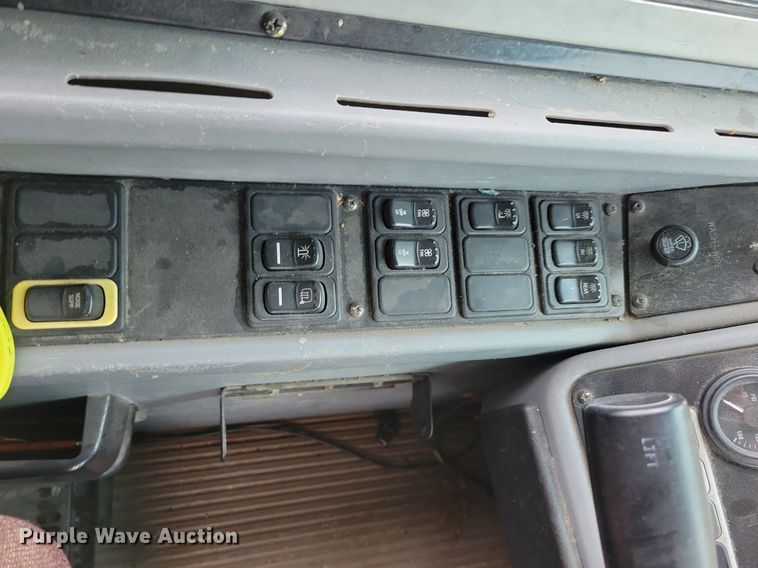 image for item KA9975 2010 Bluebird school bus