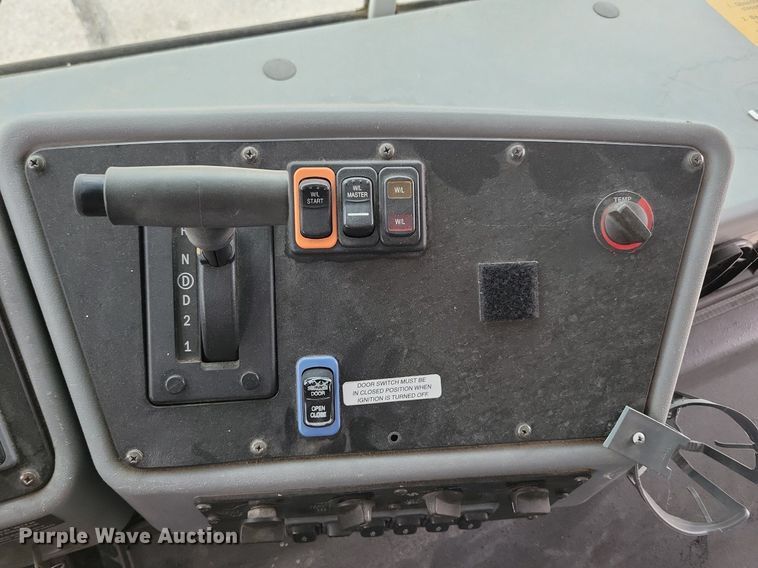 image for item KA9975 2010 Bluebird school bus