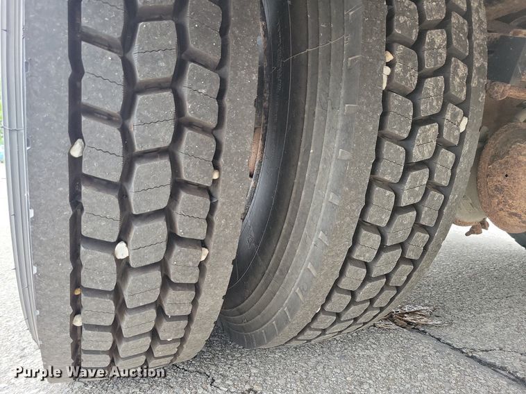 image for item KA9975 2010 Bluebird school bus