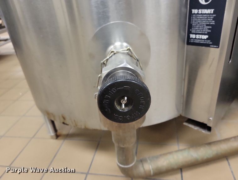 image for item KA9999 2009 Groen AHS-40 steam kettle