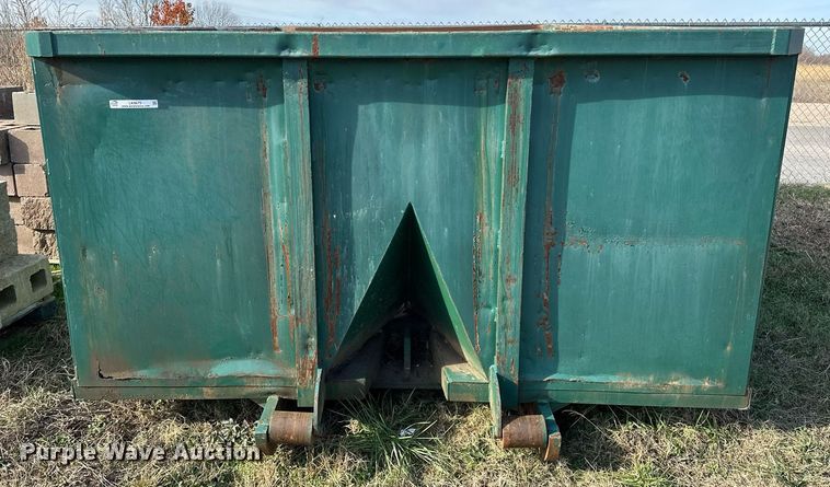 image for item LK9675 Roll-off dumpster