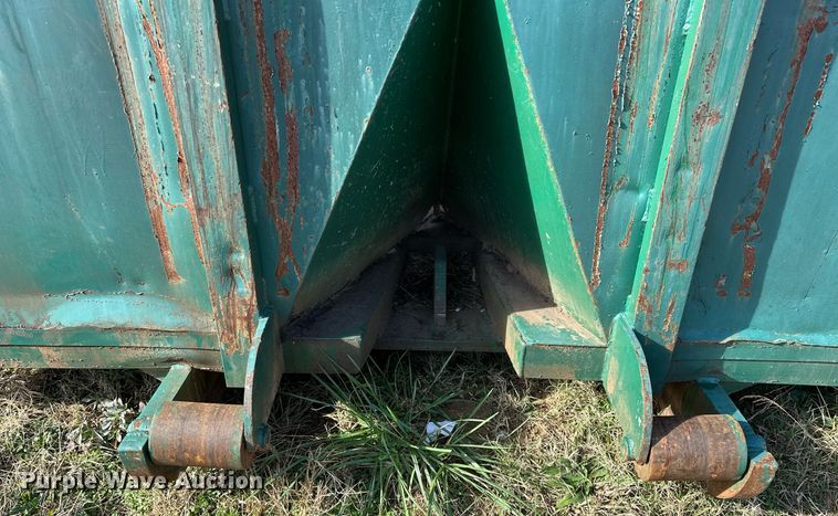 image for item LK9675 Roll-off dumpster