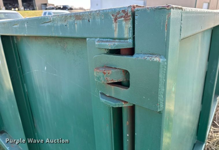 image for item LK9675 Roll-off dumpster