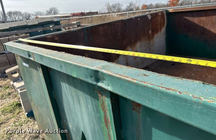 image for item LK9675 Roll-off dumpster