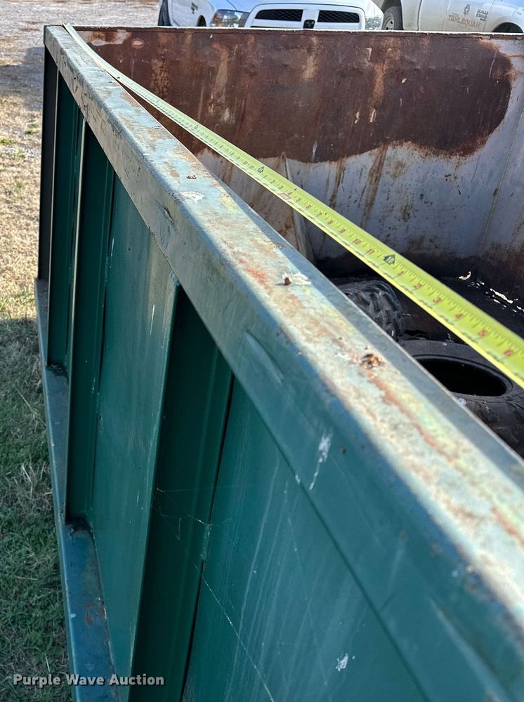 image for item LK9675 Roll-off dumpster