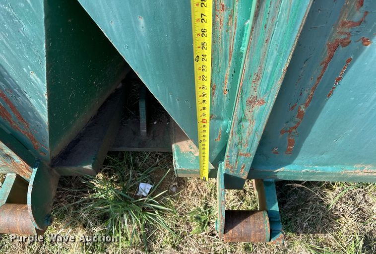 image for item LK9675 Roll-off dumpster