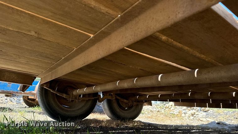 image for item MU9868 1995 Starlite utility trailer