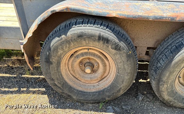 image for item MU9868 1995 Starlite utility trailer