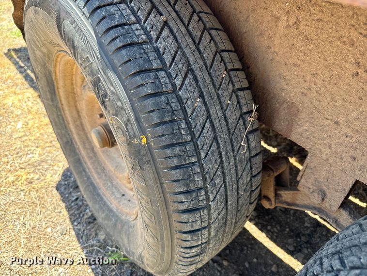 image for item MU9868 1995 Starlite utility trailer