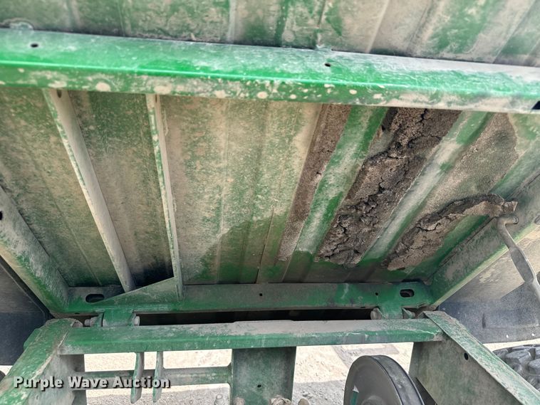 image for item MU9933 2002 John Deere Gator utility vehicle